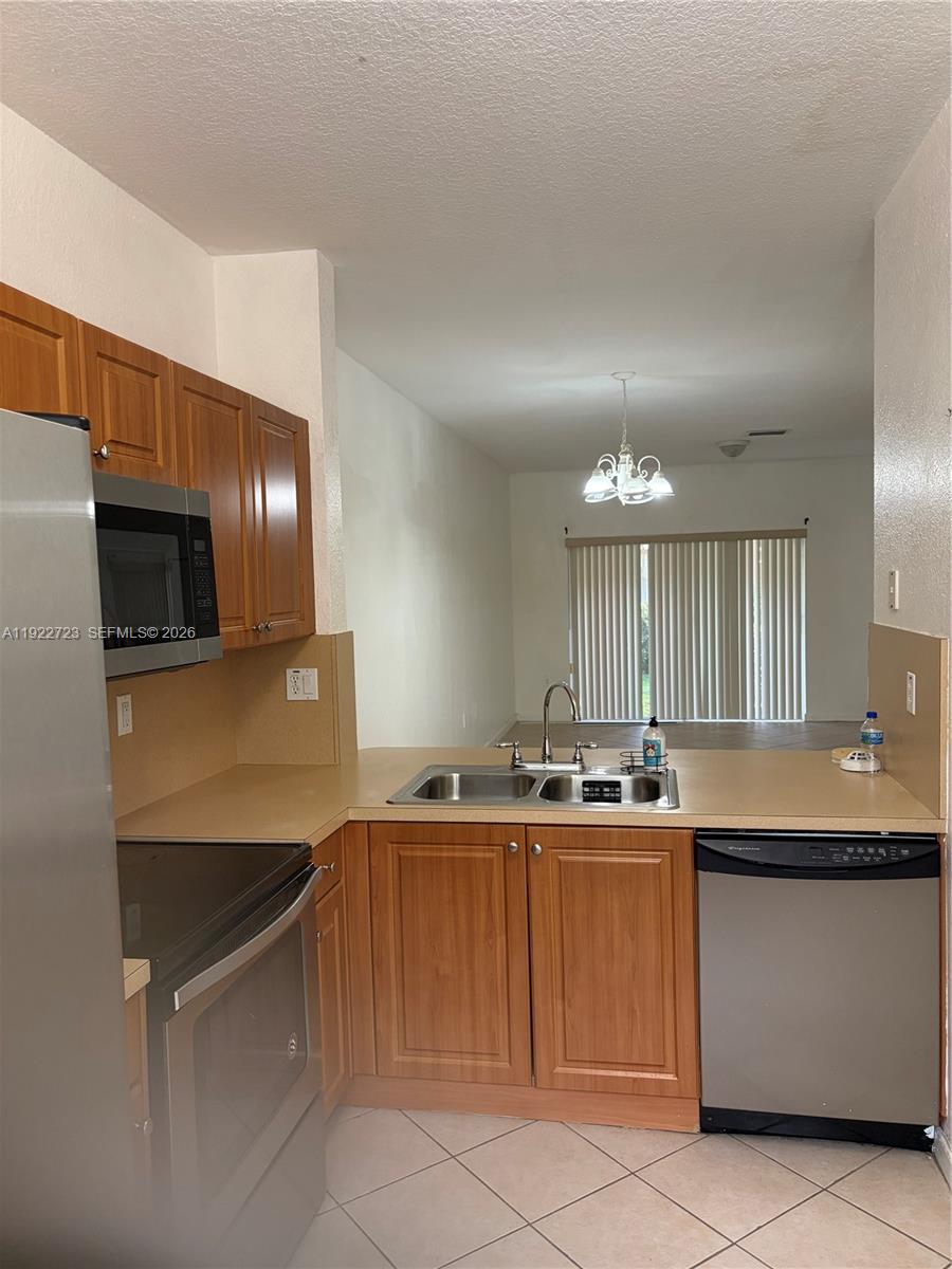 WOODLAND VILLAS 1ST ADD - Residential Lease