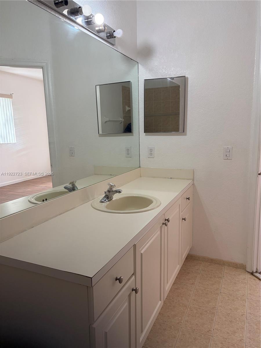 WOODLAND VILLAS 1ST ADD - Residential Lease