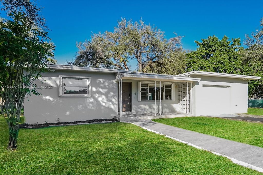Photo of 6211 SW 35th St, Miramar, FL 33023 (MLS # A11469228)