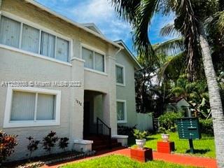 Pleasantly 3 Beds 2 Baths unit, The Historical Building Recently Remodeled with Unique Location in front of the Golf Course, just minutes to the Beach, Publix, Young Circle and Downtown Hollywood.Washer and Dryer inside.
This unit is located on the first floor right at the front.
Do not miss this opportunity to live in a Quiet and Beautiful Place!
Available Space to Park your Boat