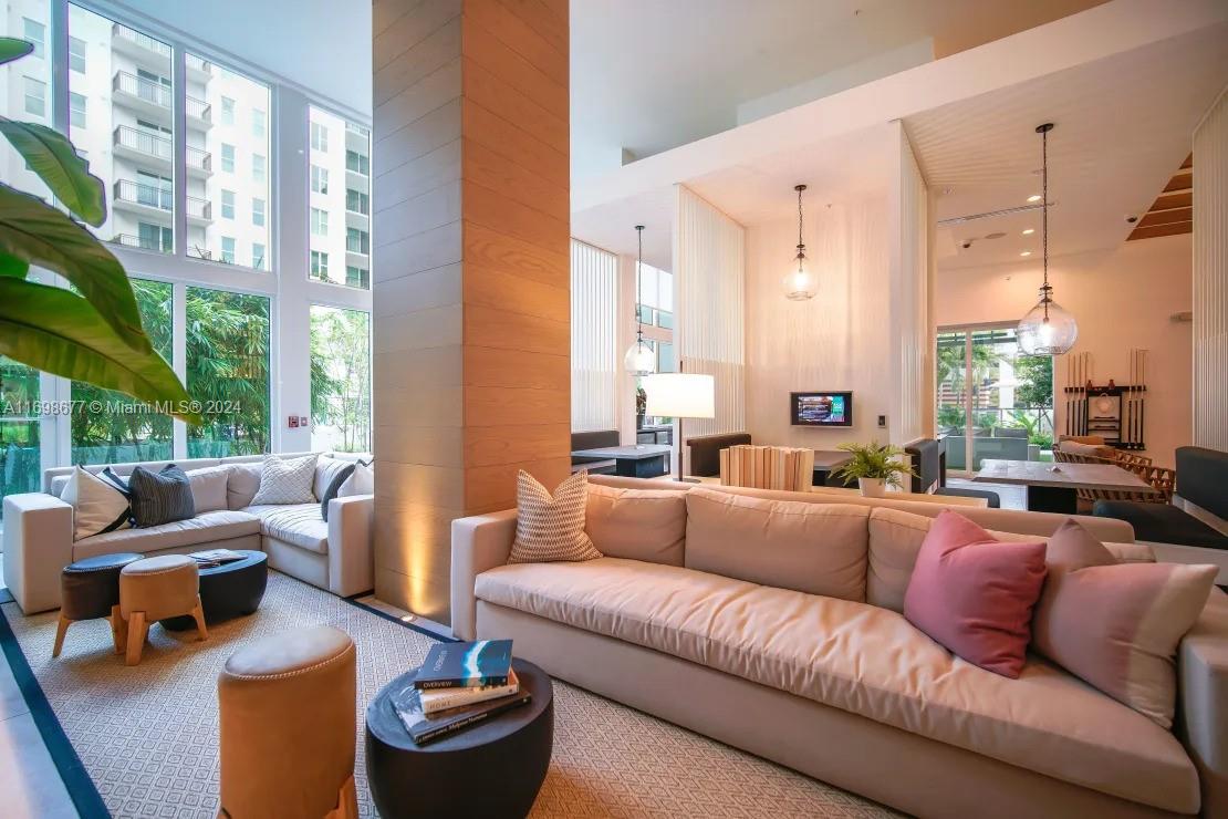 LAUDERDALE FIRST ADD RESU - Residential Lease