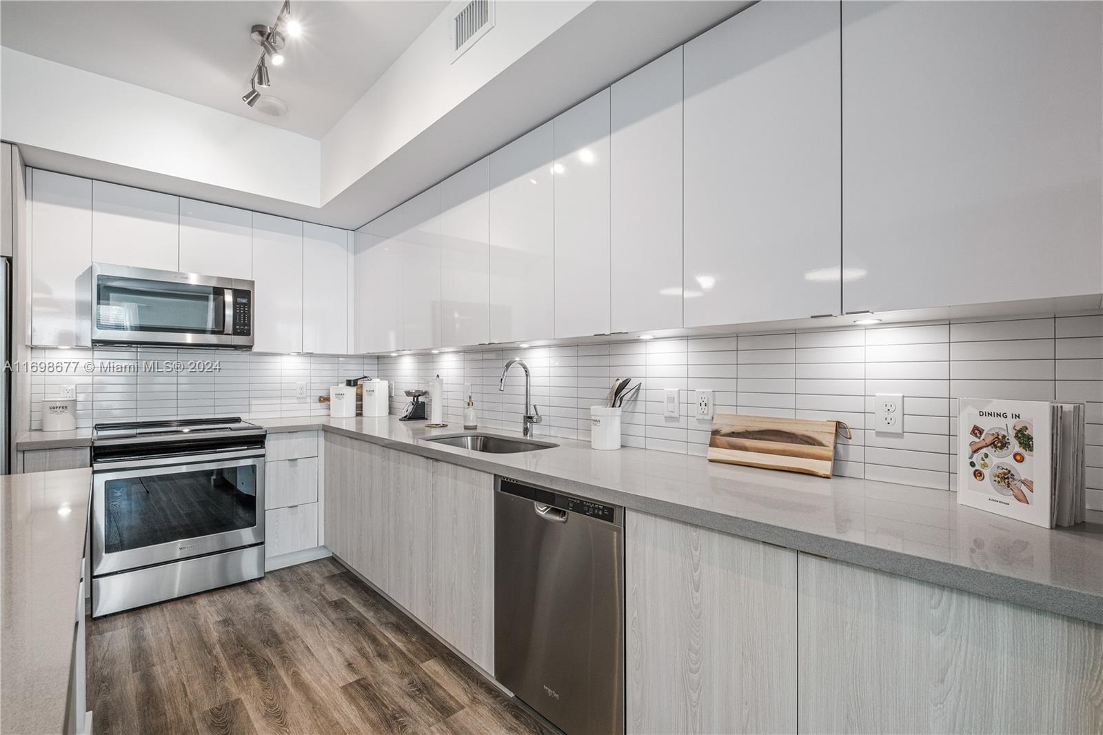 LAUDERDALE FIRST ADD RESU - Residential Lease