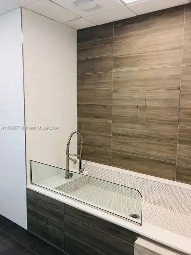 LAUDERDALE FIRST ADD RESU - Residential Lease