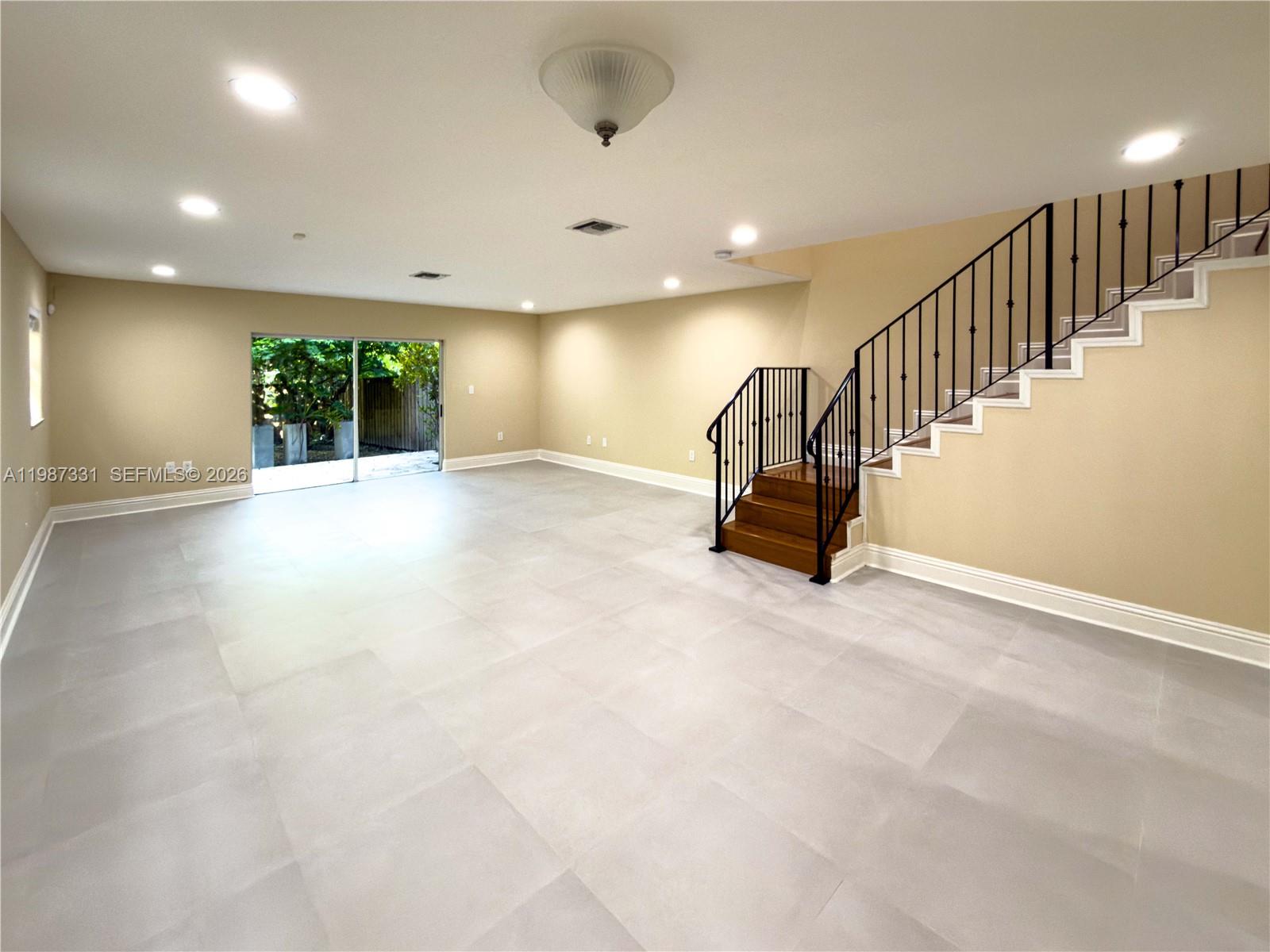 INDIANA VILLAS CONDO - Residential Lease