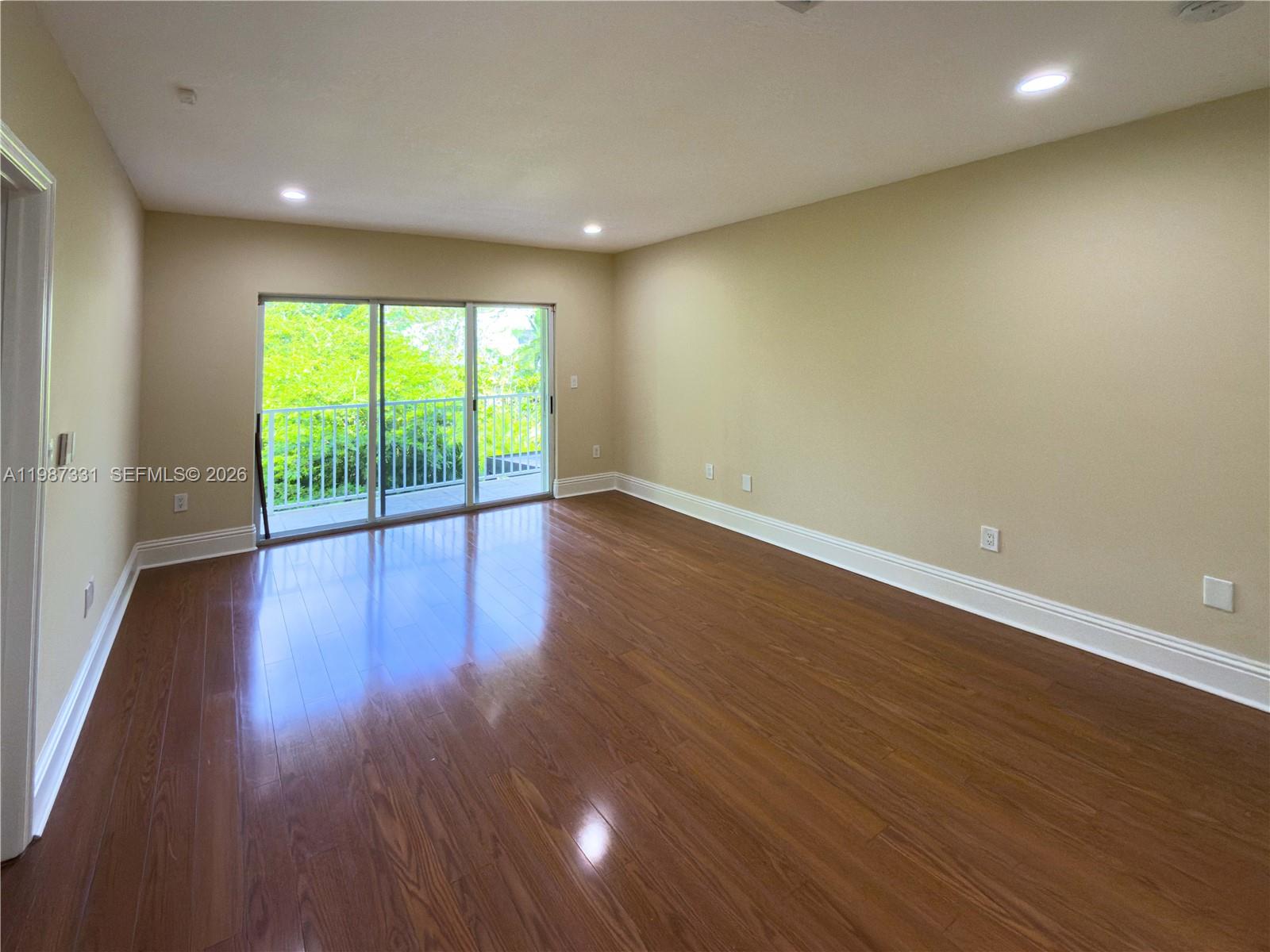 INDIANA VILLAS CONDO - Residential Lease