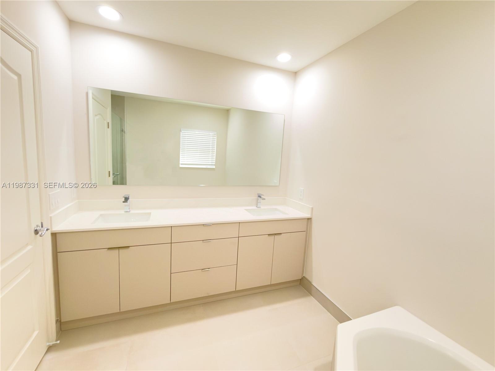 INDIANA VILLAS CONDO - Residential Lease