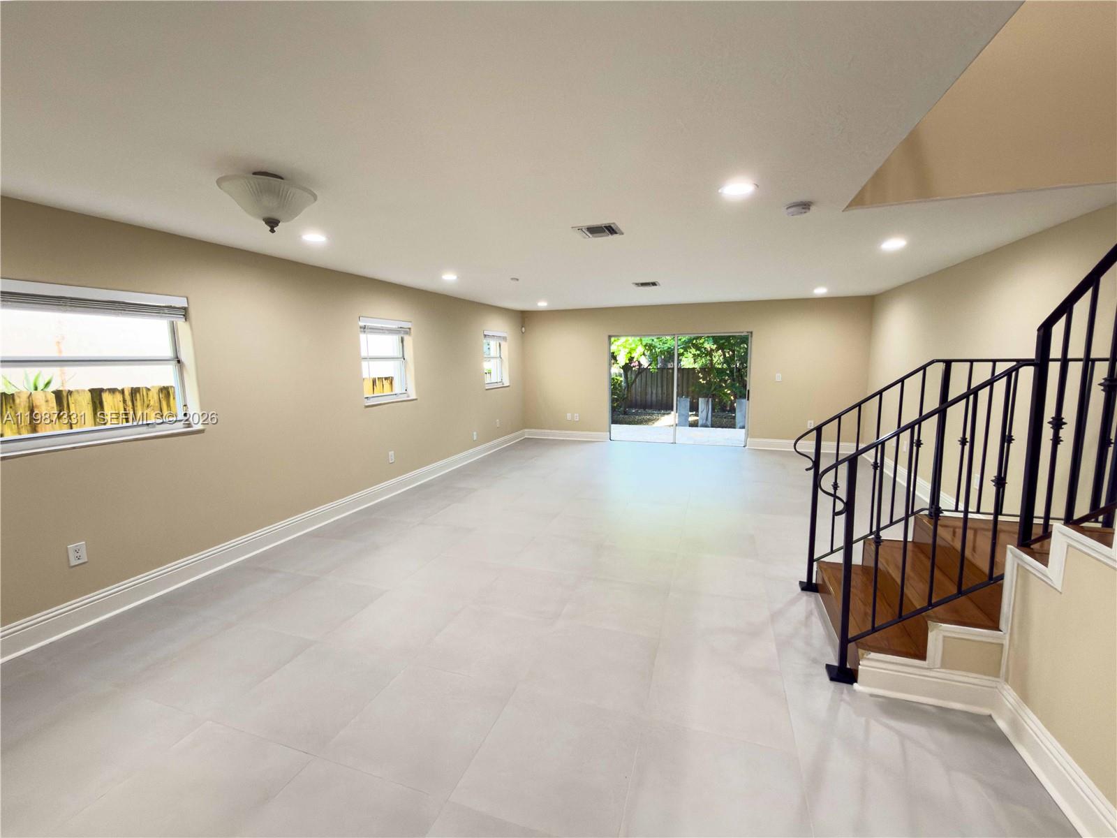 INDIANA VILLAS CONDO - Residential Lease