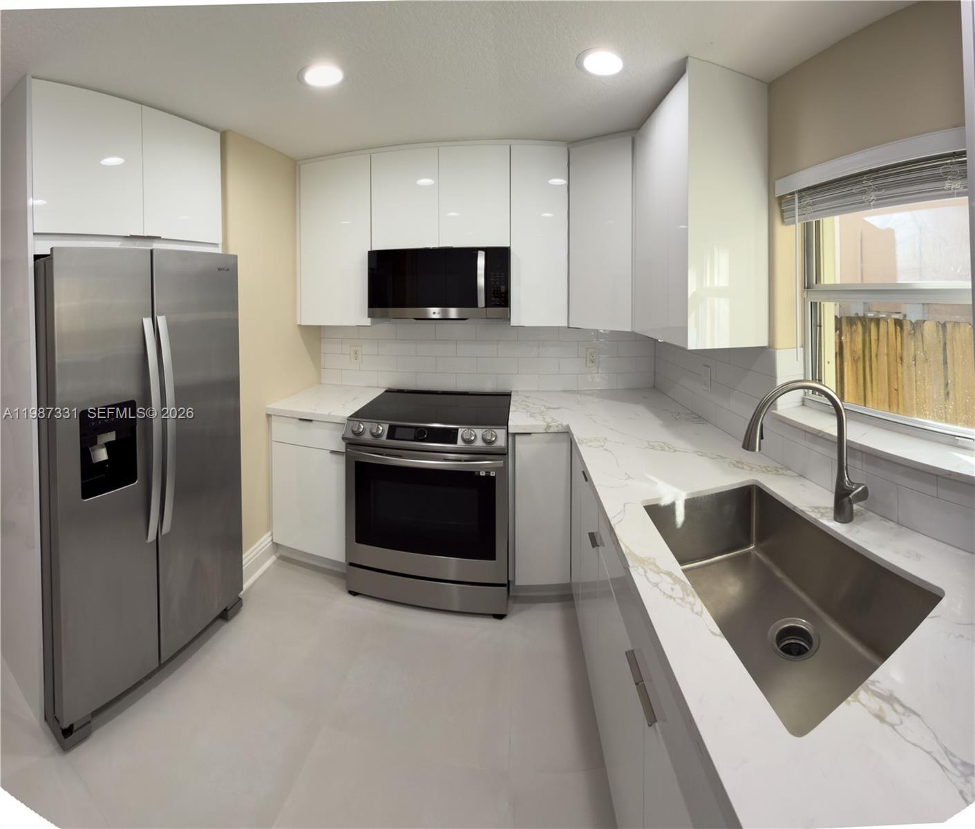 INDIANA VILLAS CONDO - Residential Lease