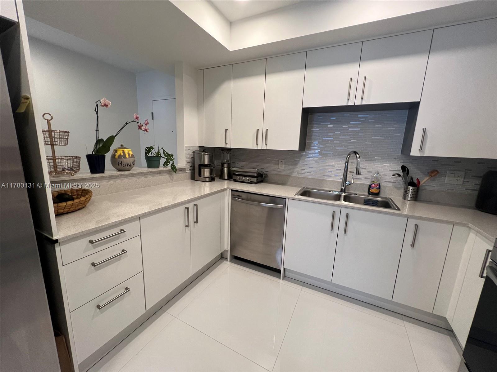 10950 Nw 82nd St 420, Doral, Miami-Dade County, Florida - 2 Bedrooms  
2 Bathrooms - 