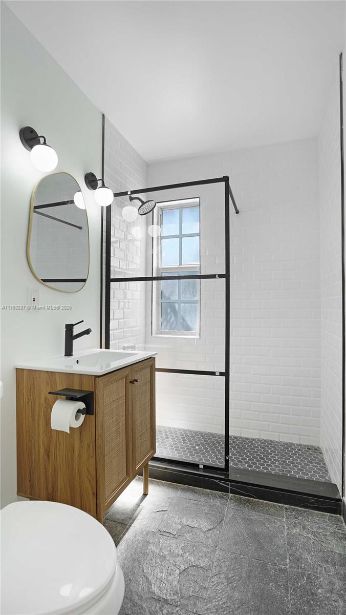 WHISPER CONDO - Residential