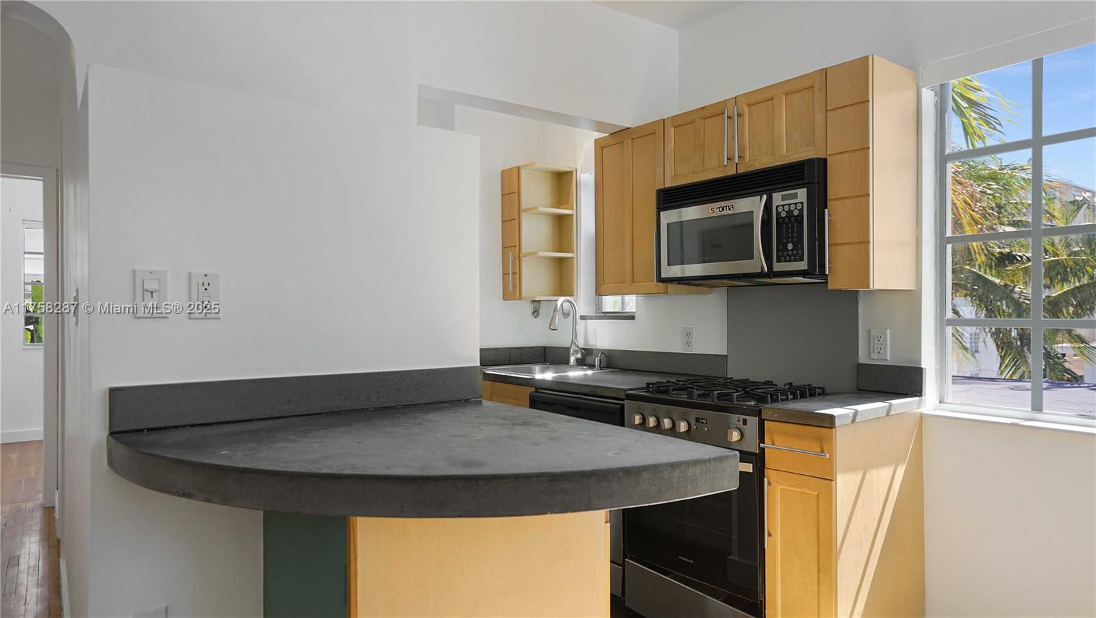 WHISPER CONDO - Residential