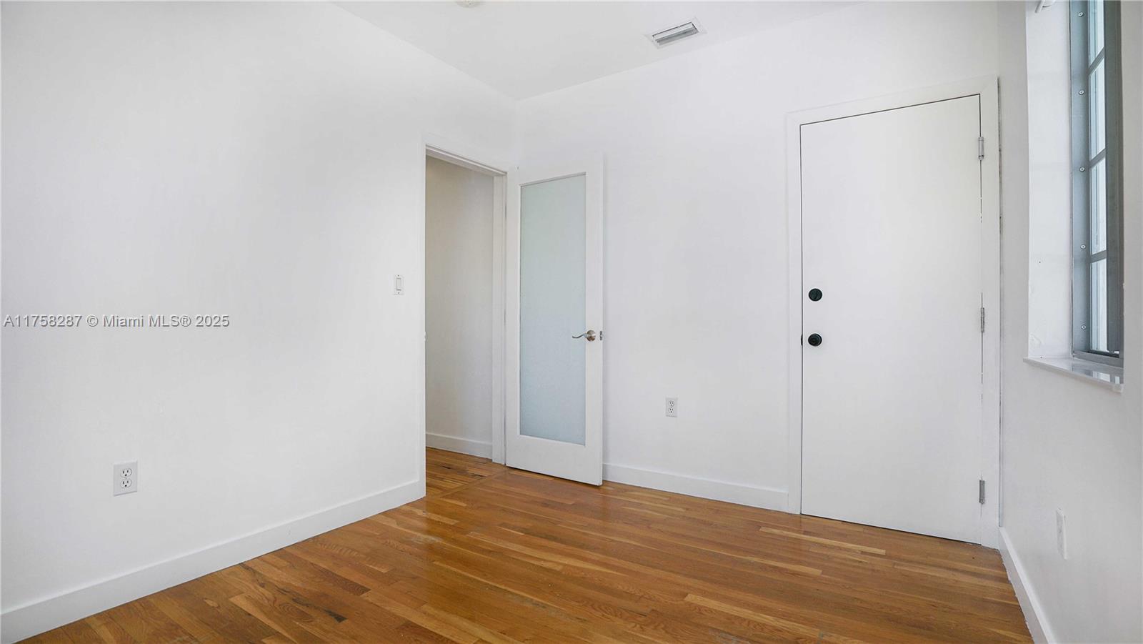 WHISPER CONDO - Residential