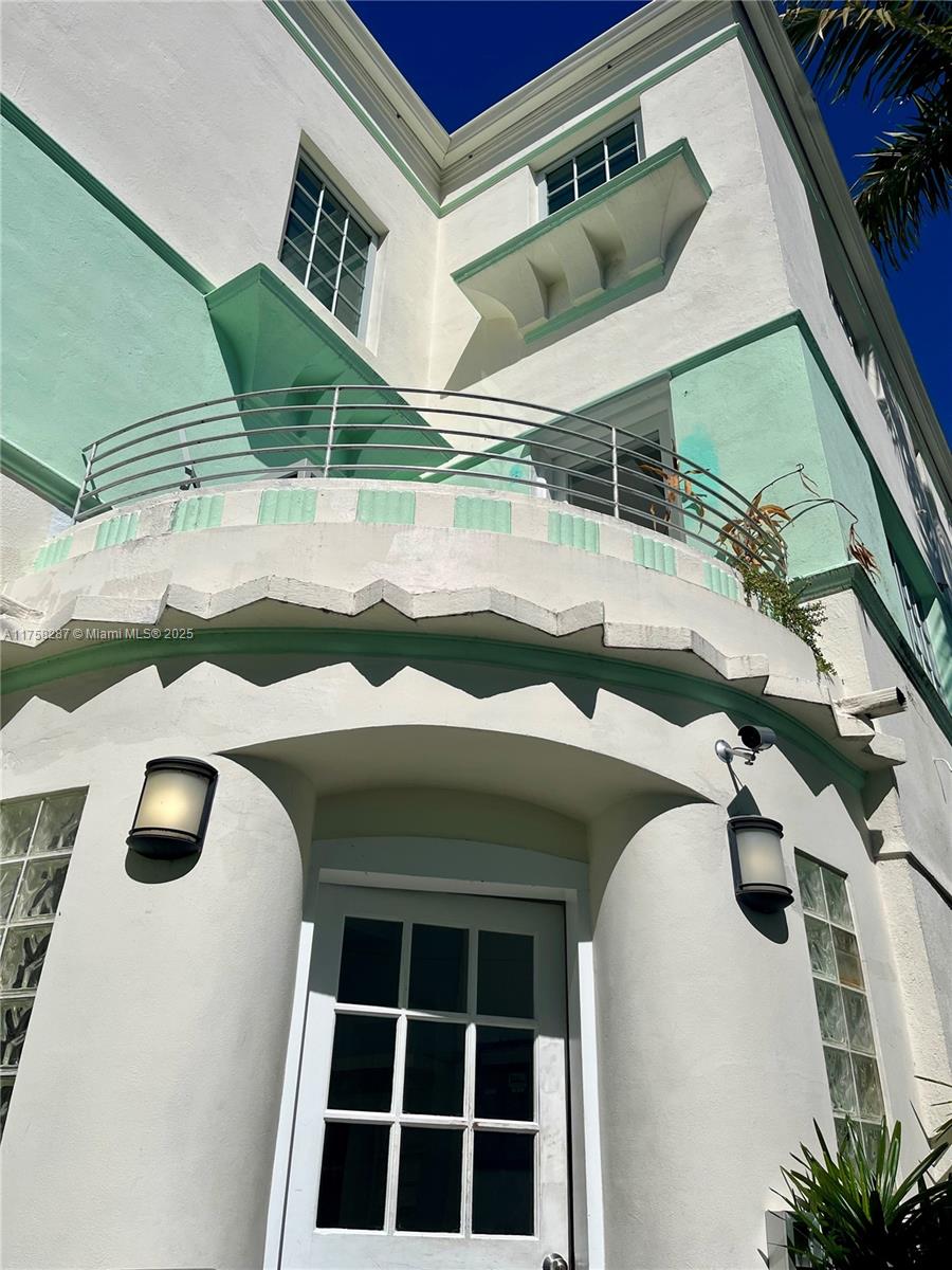 WHISPER CONDO - Residential