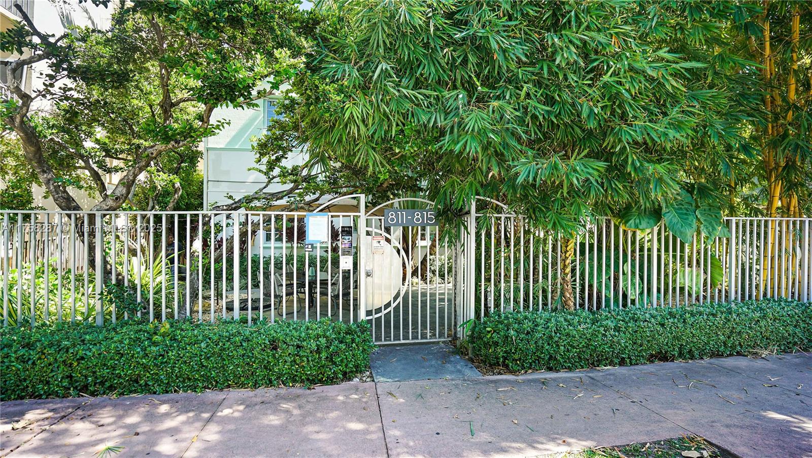 WHISPER CONDO - Residential