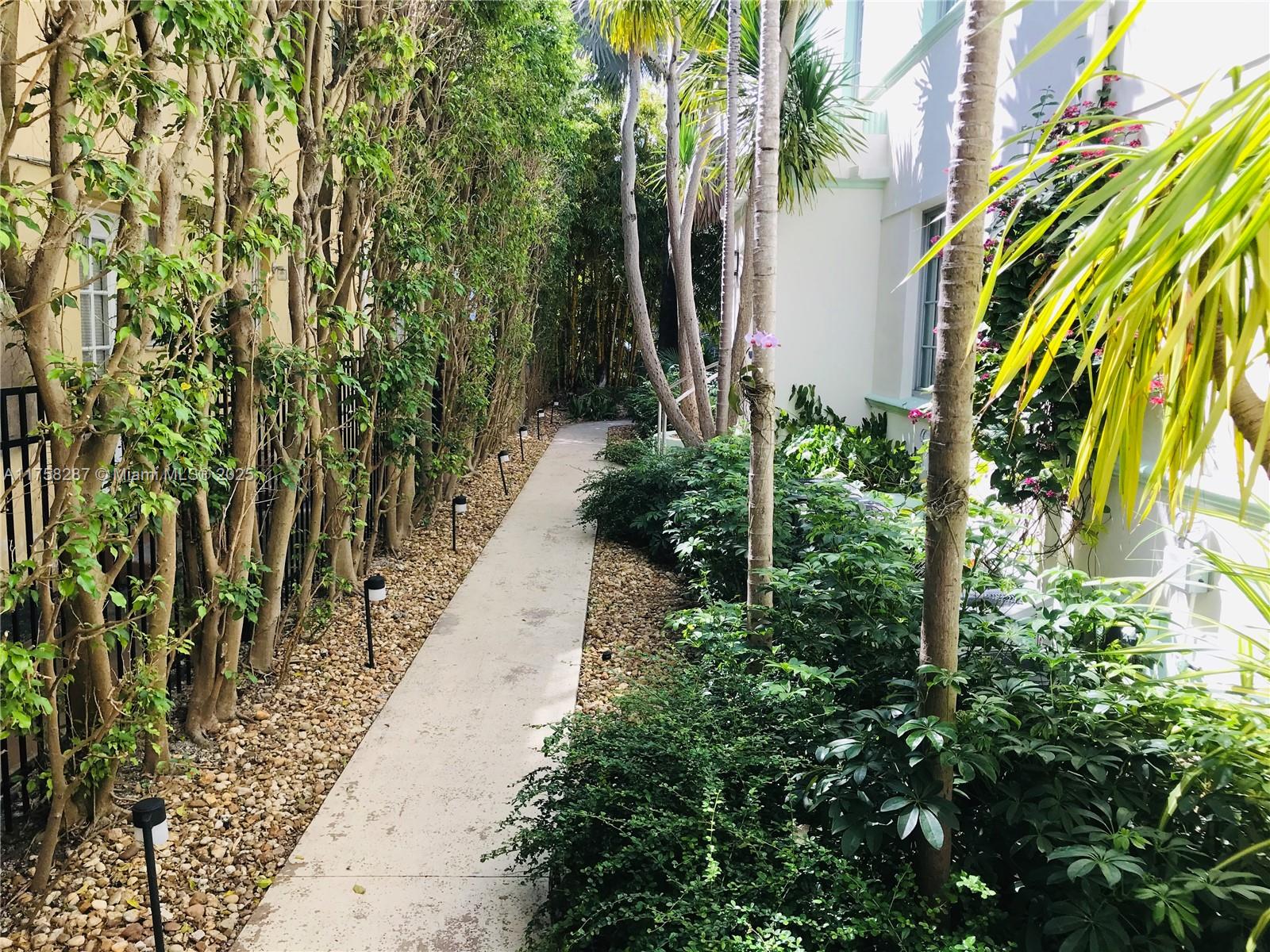 WHISPER CONDO - Residential