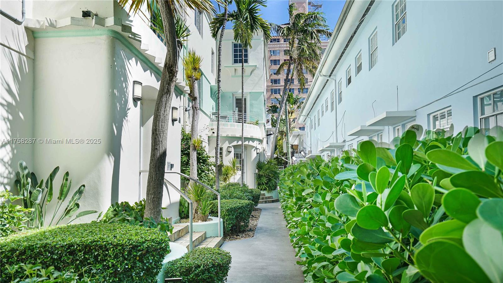 WHISPER CONDO - Residential