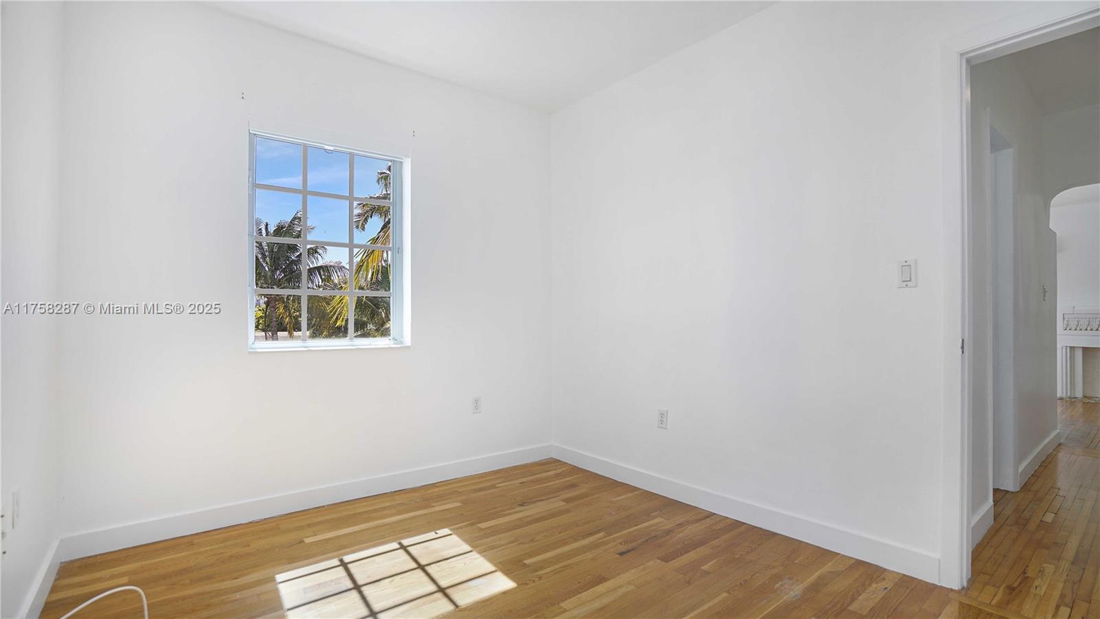 WHISPER CONDO - Residential