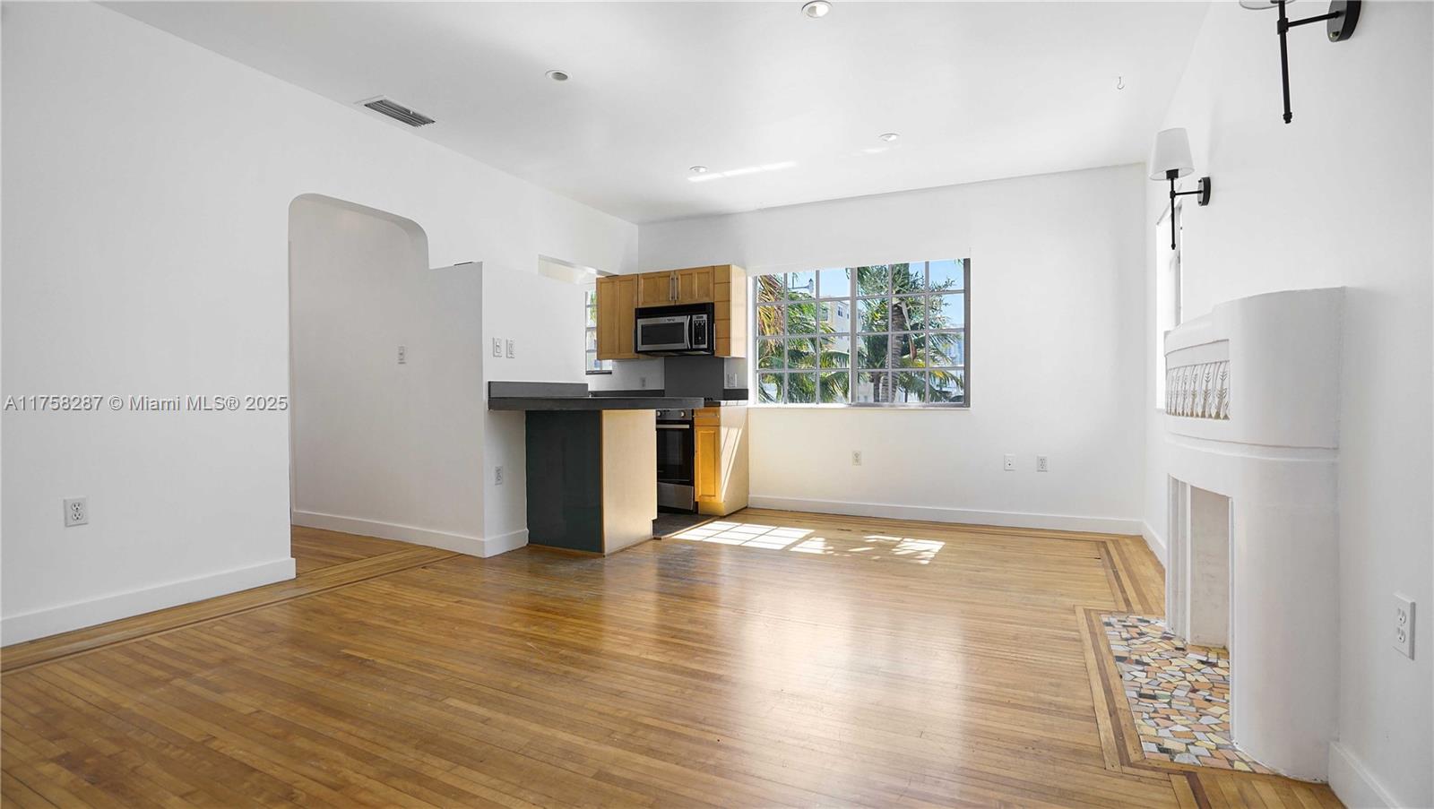 WHISPER CONDO - Residential