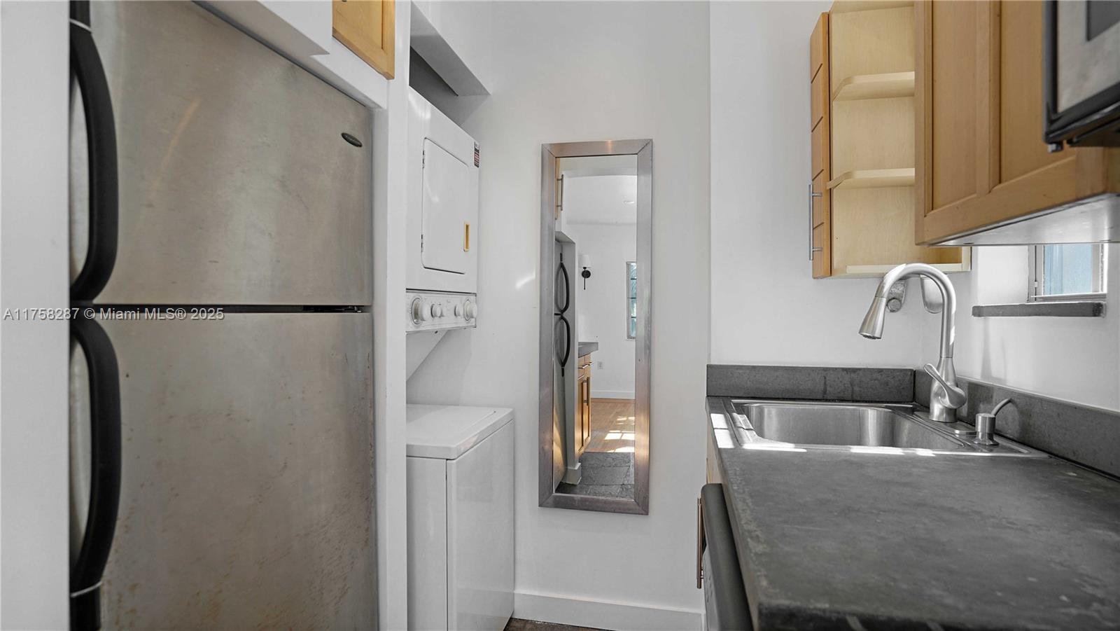 WHISPER CONDO - Residential