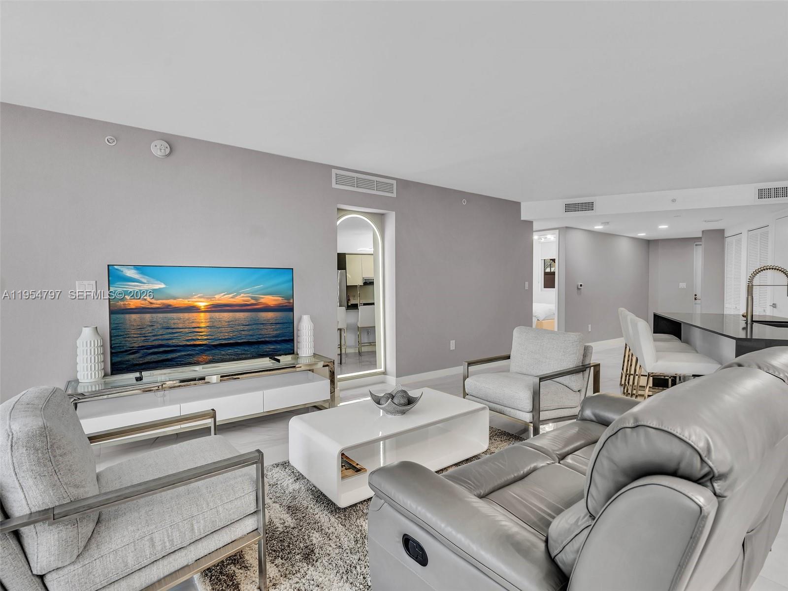 BAY HARBOUR ISLAND - Residential