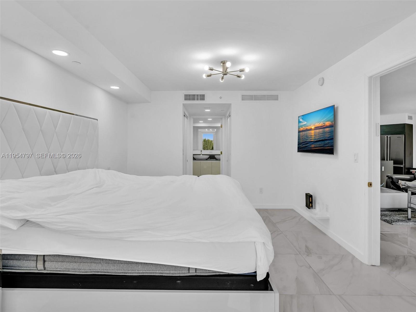 BAY HARBOUR ISLAND - Residential