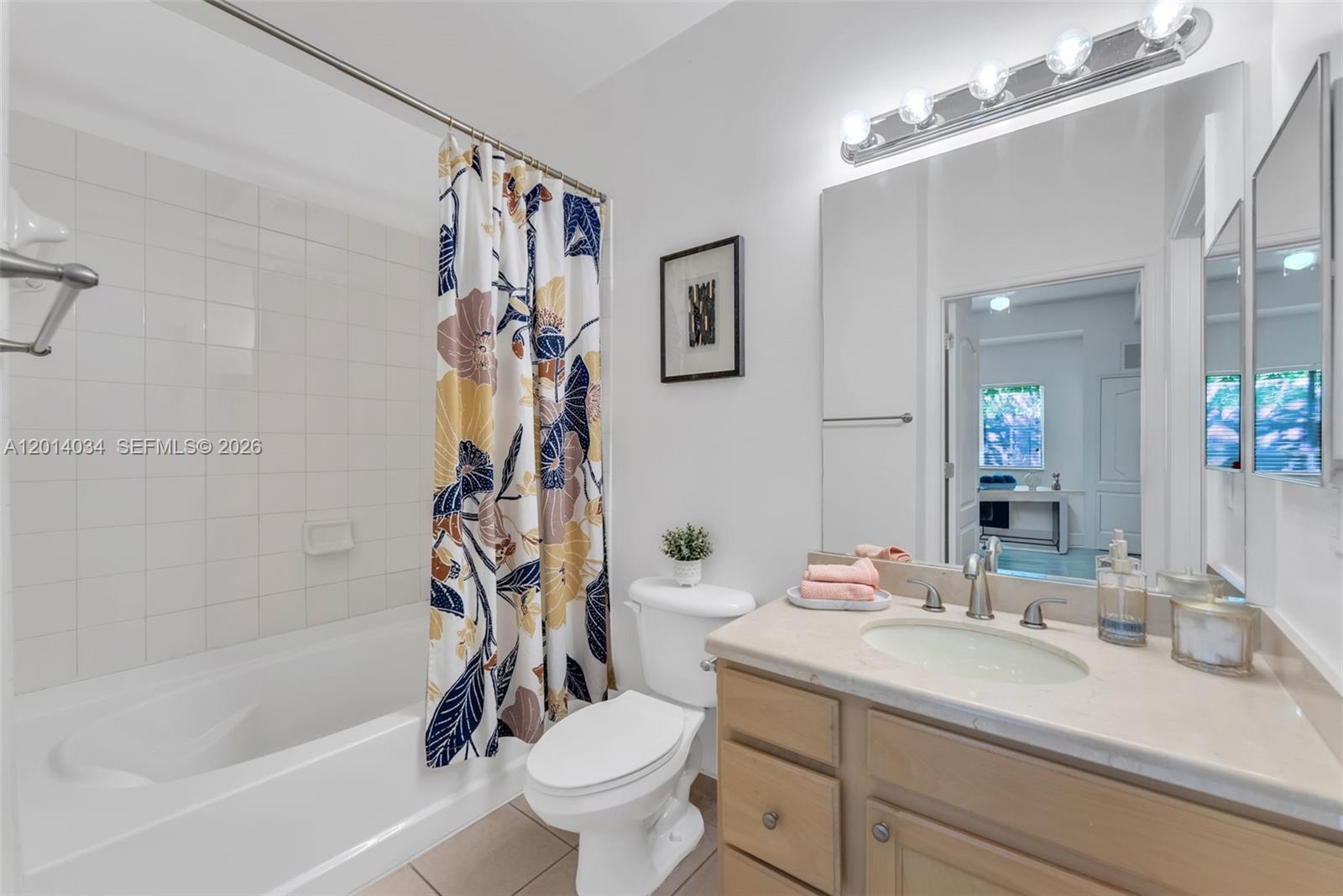 VALENCIA CONDO - Residential