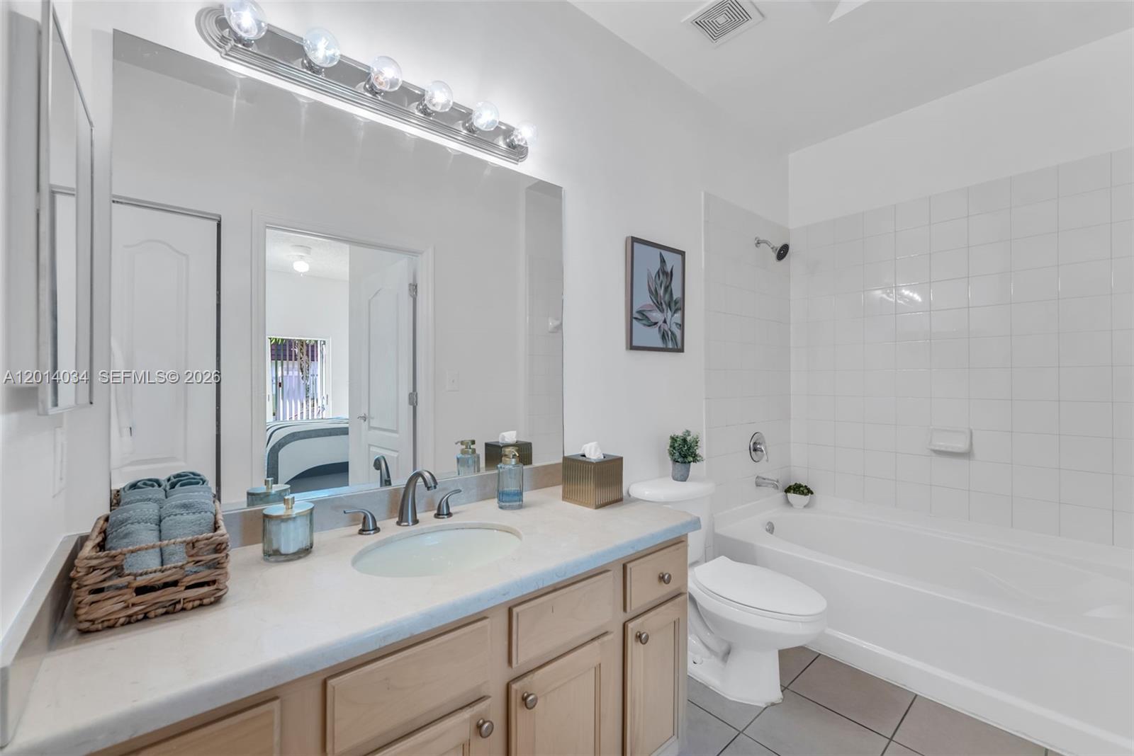 VALENCIA CONDO - Residential