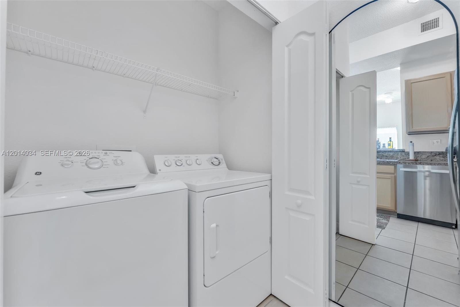 VALENCIA CONDO - Residential
