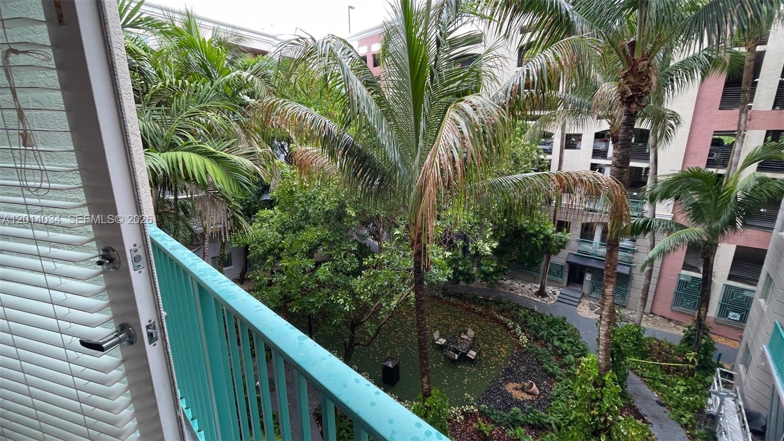 VALENCIA CONDO - Residential