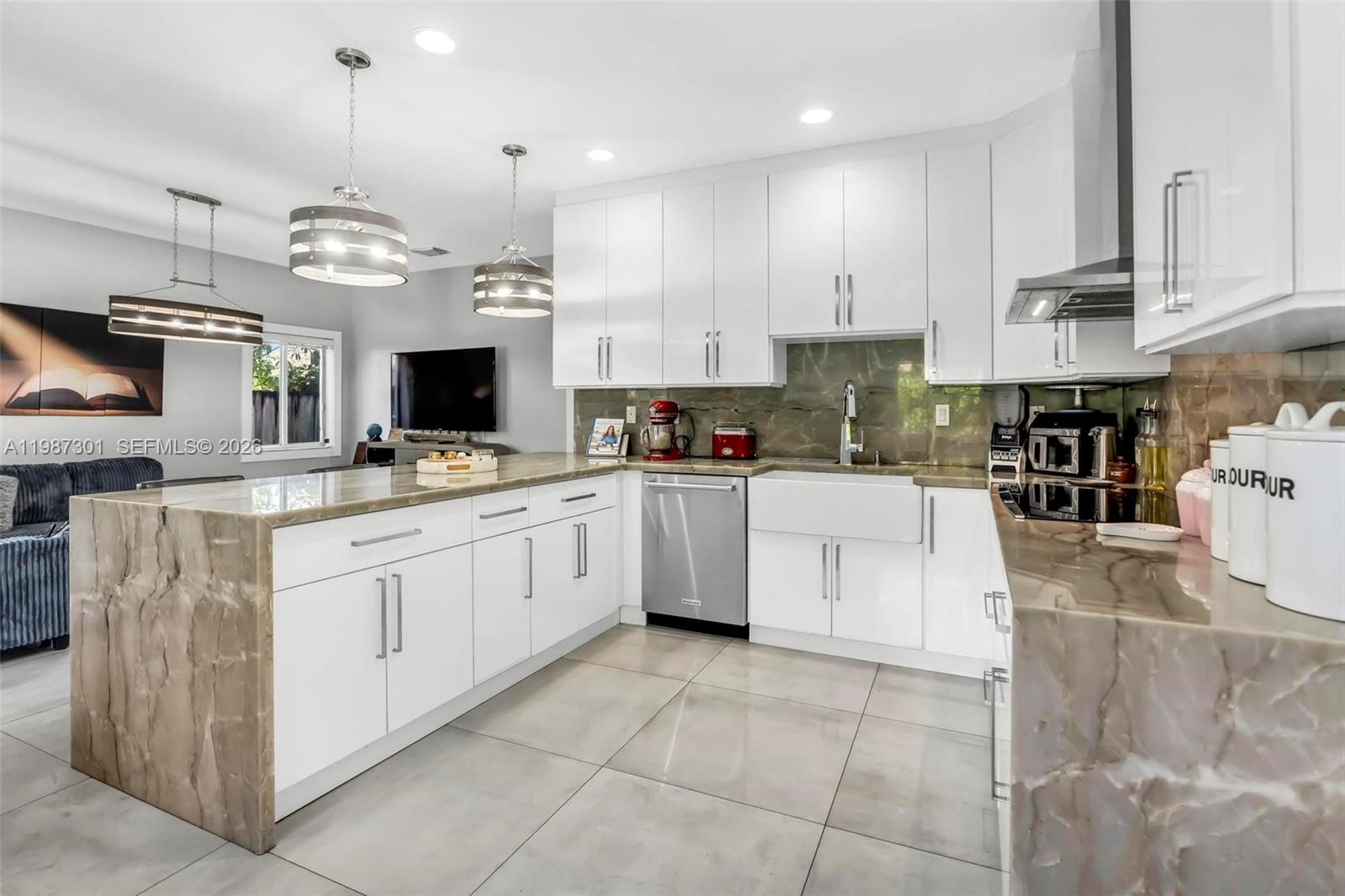 TWIN LAKE SHORES CENTRAL - Residential