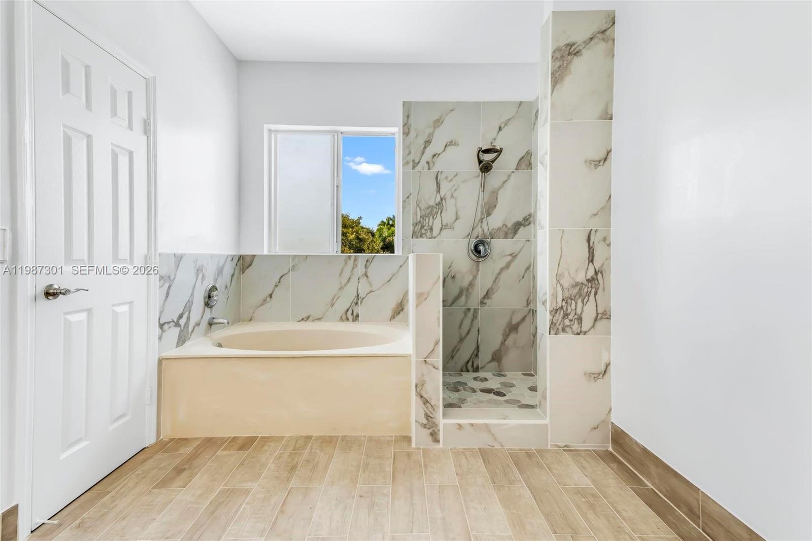 TWIN LAKE SHORES CENTRAL - Residential