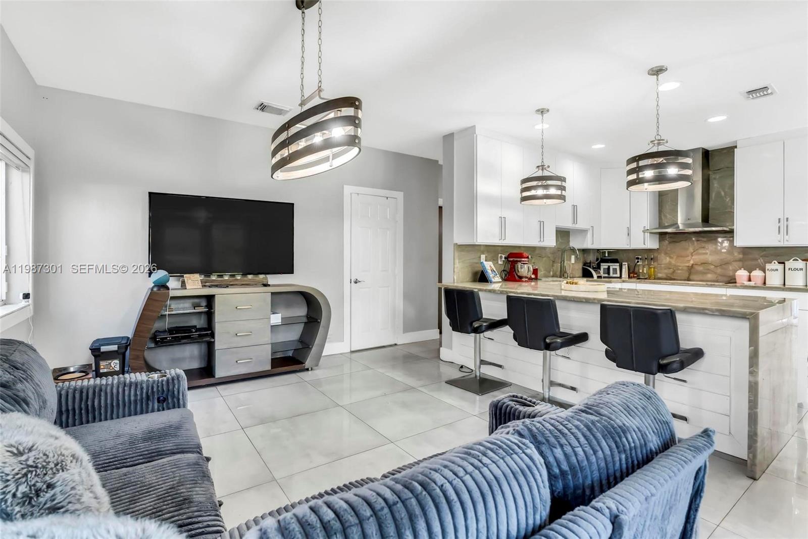 TWIN LAKE SHORES CENTRAL - Residential