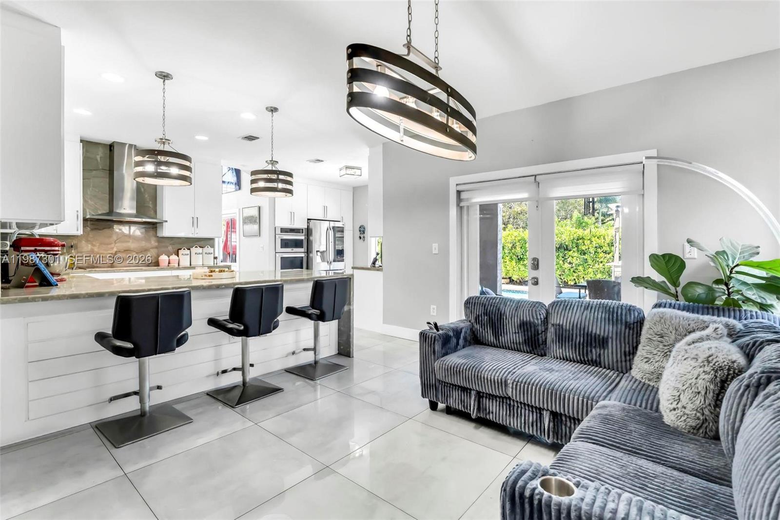 TWIN LAKE SHORES CENTRAL - Residential