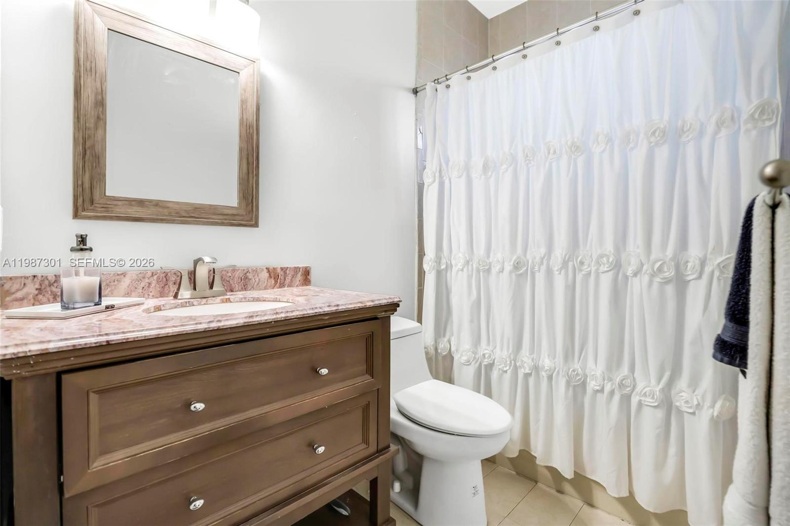 TWIN LAKE SHORES CENTRAL - Residential