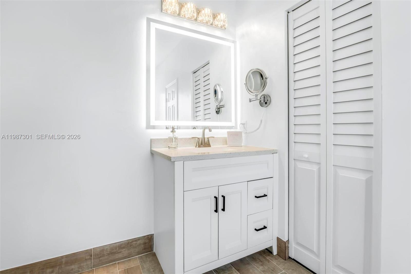 TWIN LAKE SHORES CENTRAL - Residential