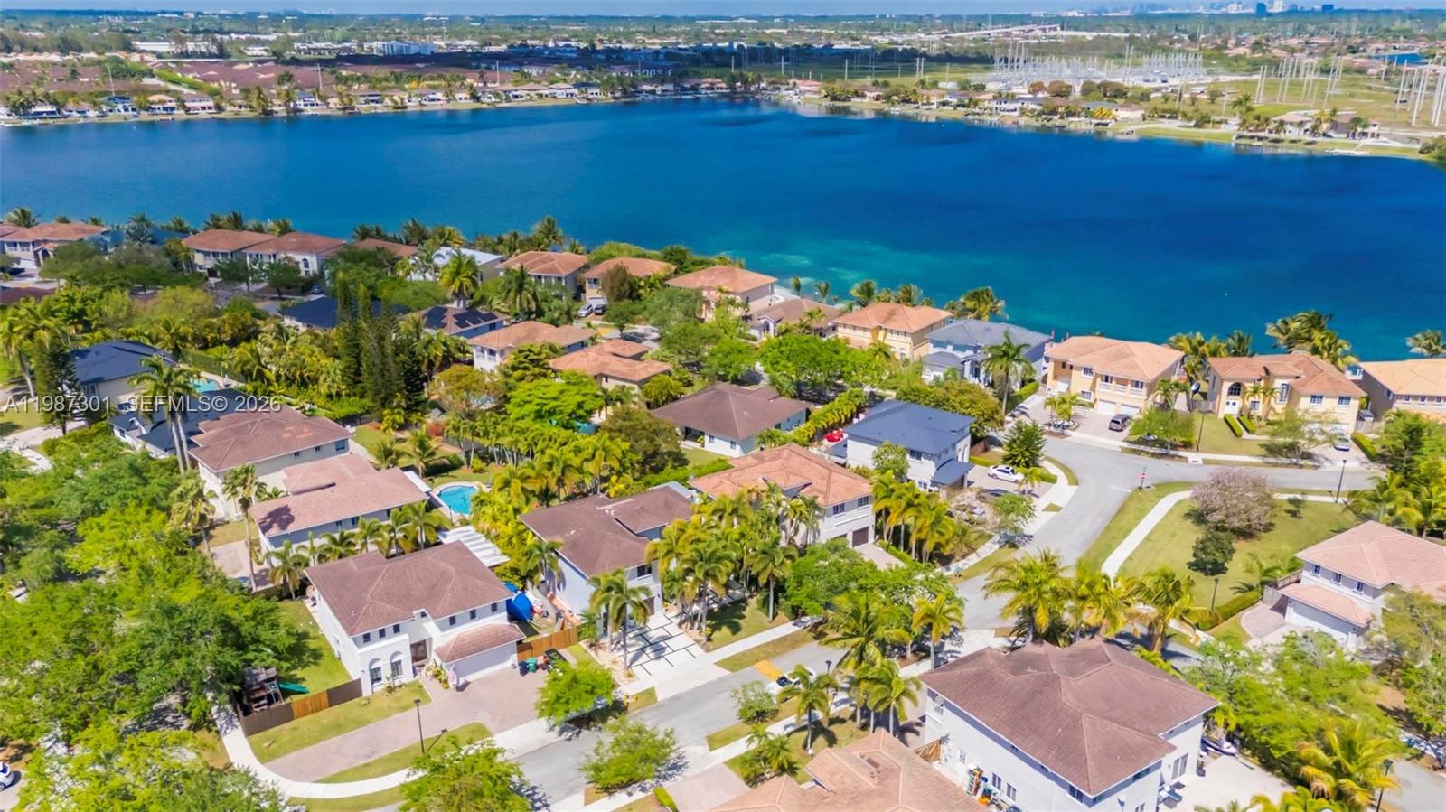 TWIN LAKE SHORES CENTRAL - Residential