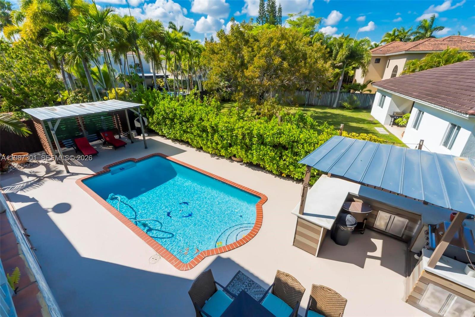 TWIN LAKE SHORES CENTRAL - Residential