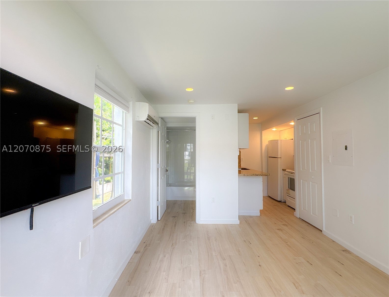 4349 Sheridan Ave 11