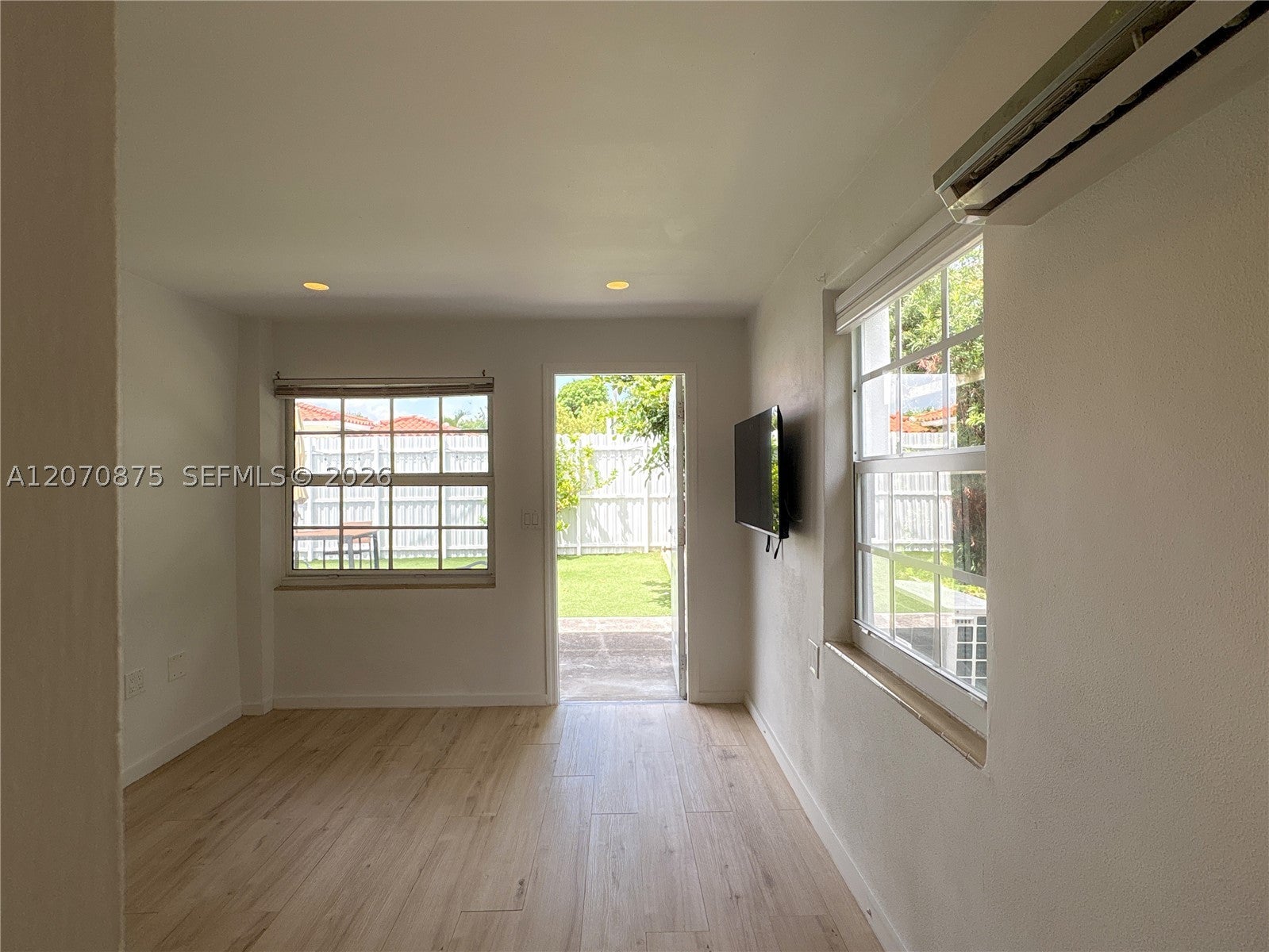 4349 Sheridan Ave 11