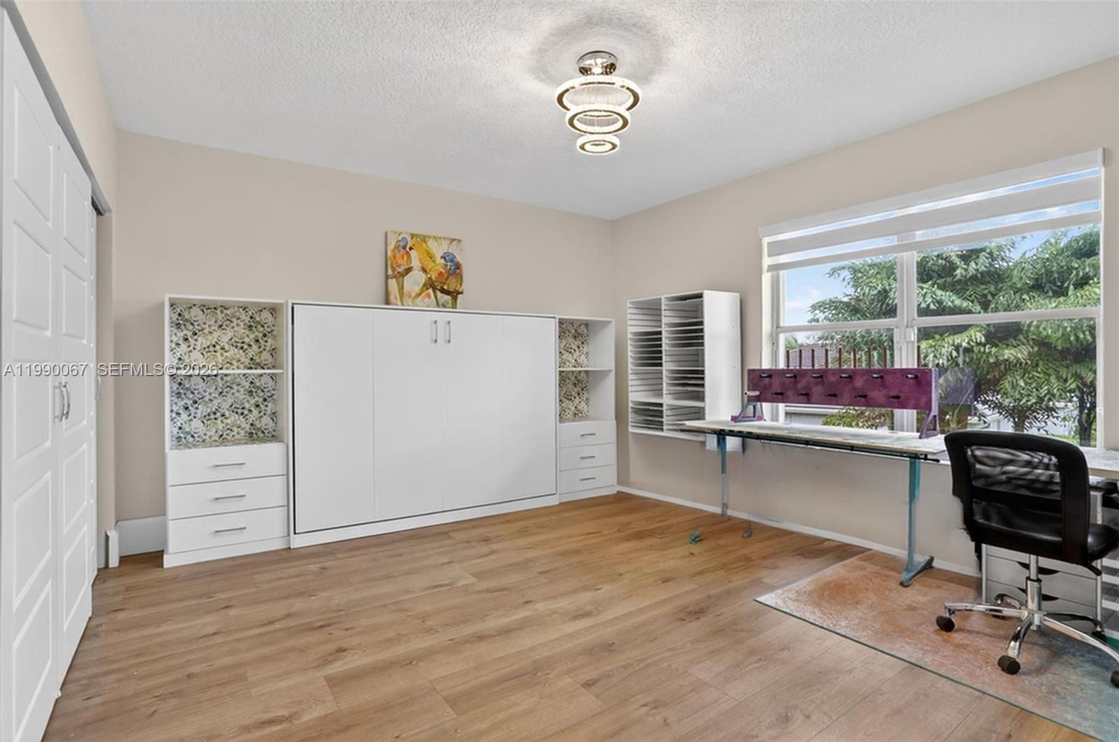 KENSINGTON - Residential