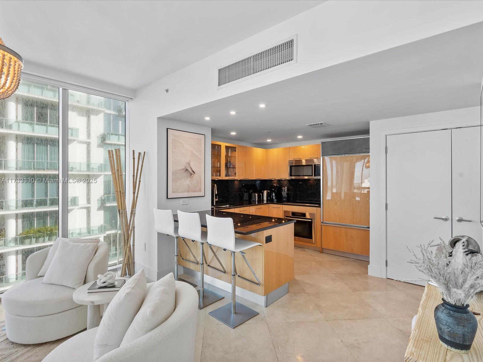 Property for Sale at 6899 Collins Ave 1704, Miami Beach, Miami-Dade County, Florida - Bedrooms: 1 
Bathrooms: 1  - $895,000