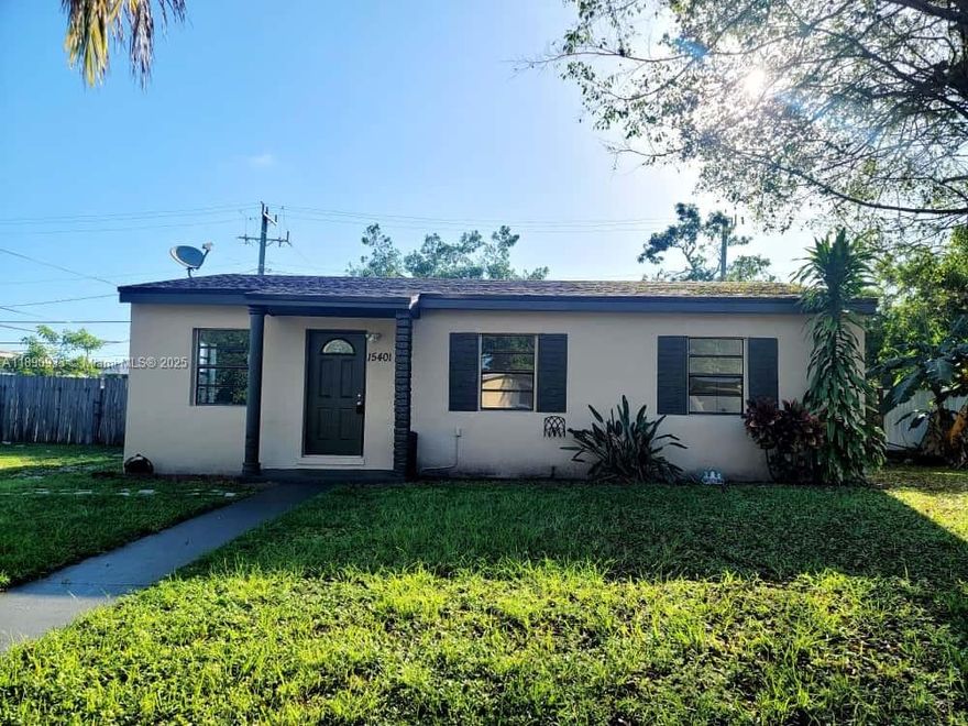 AMAZING BEAUTIFUL HOUSE IN MIAMI GARDENS HUGE HUGE HUGE PATIO, FEATURES 3 BEDROOMS, NEW BATHROOM CLOSE TO THE UNIVERSITY, AIRPORT AND PALMETTO, CALL OFFICE TODAY YOU CAN MOVE IN TODAY.