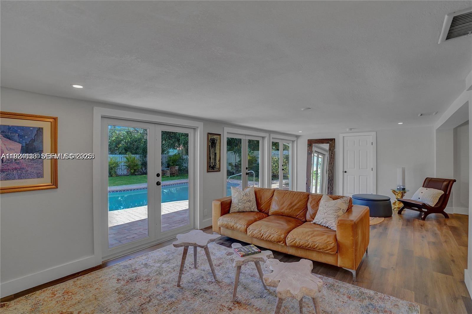 FLORA GARDENS - Residential