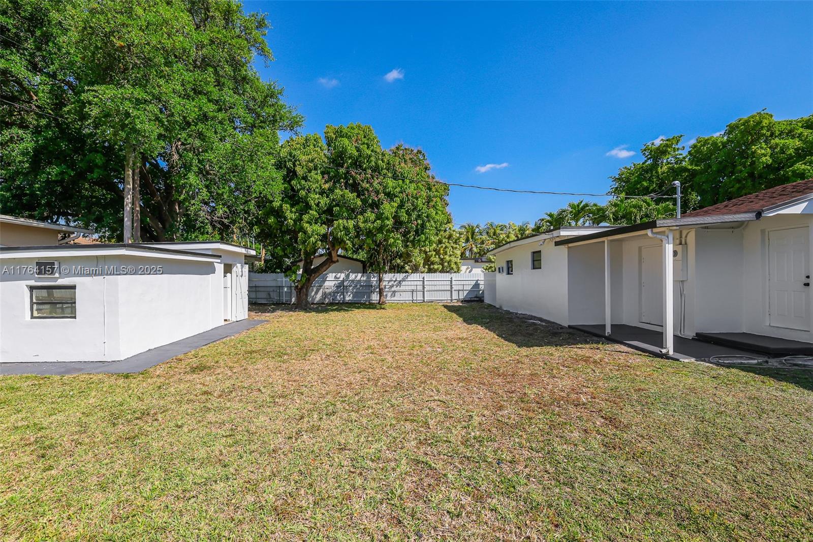 GRAPELAND HEIGHTS - Residential Lease