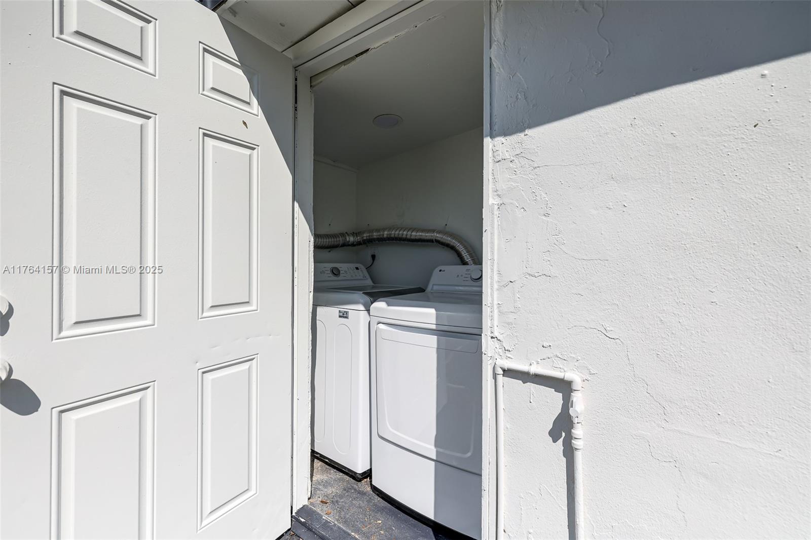 GRAPELAND HEIGHTS - Residential Lease