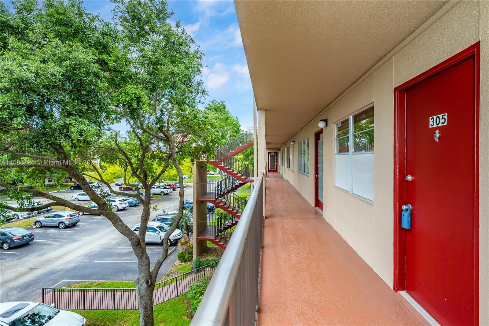 View Pembroke Pines, FL 33027 condo