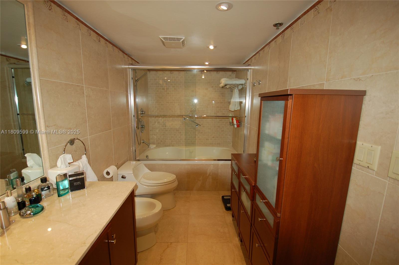 8877 Collins Ave 507