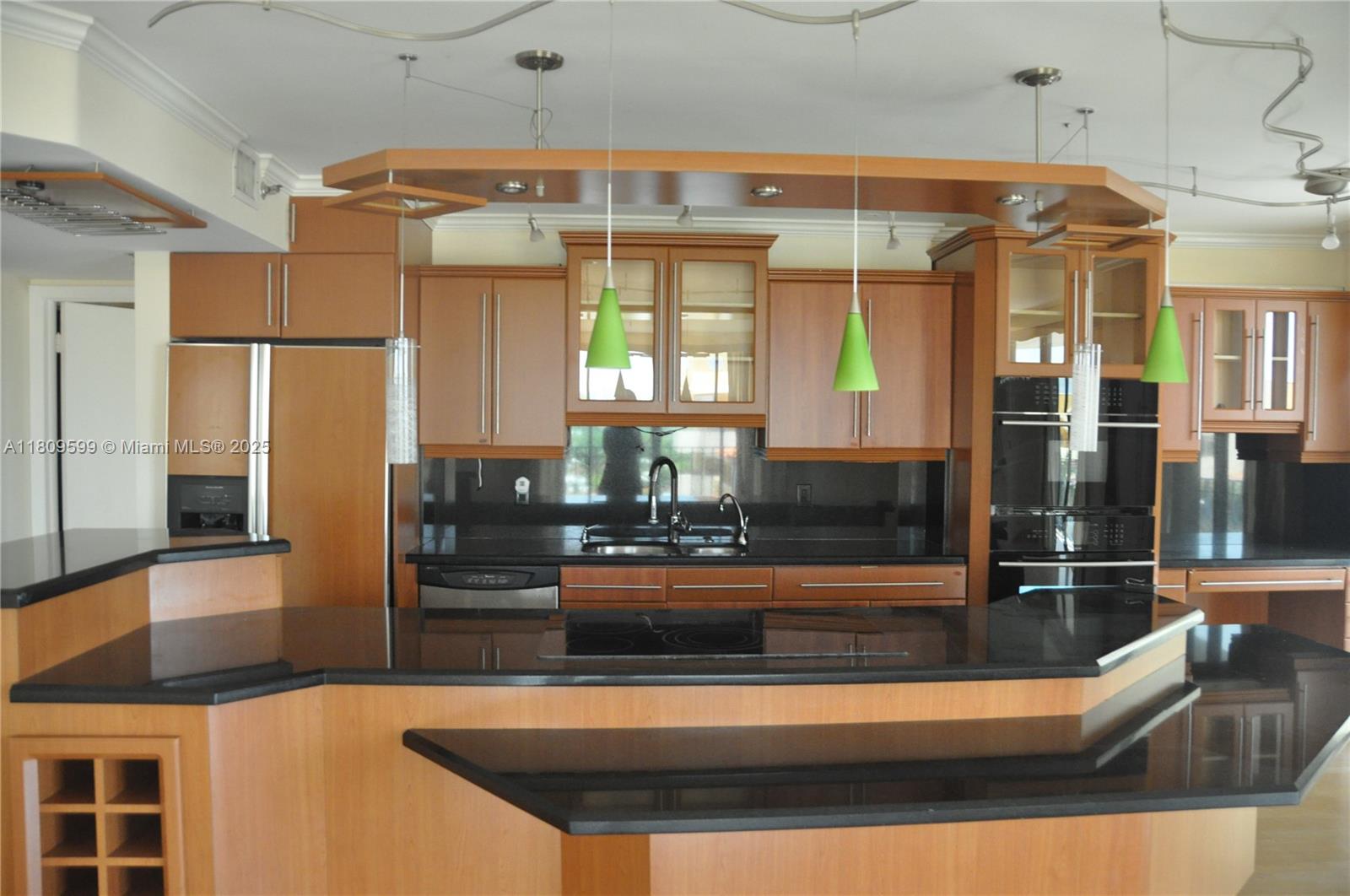 8877 Collins Ave 507, Surfside, Miami-Dade County, Florida - 2 Bedrooms  
2 Bathrooms - 