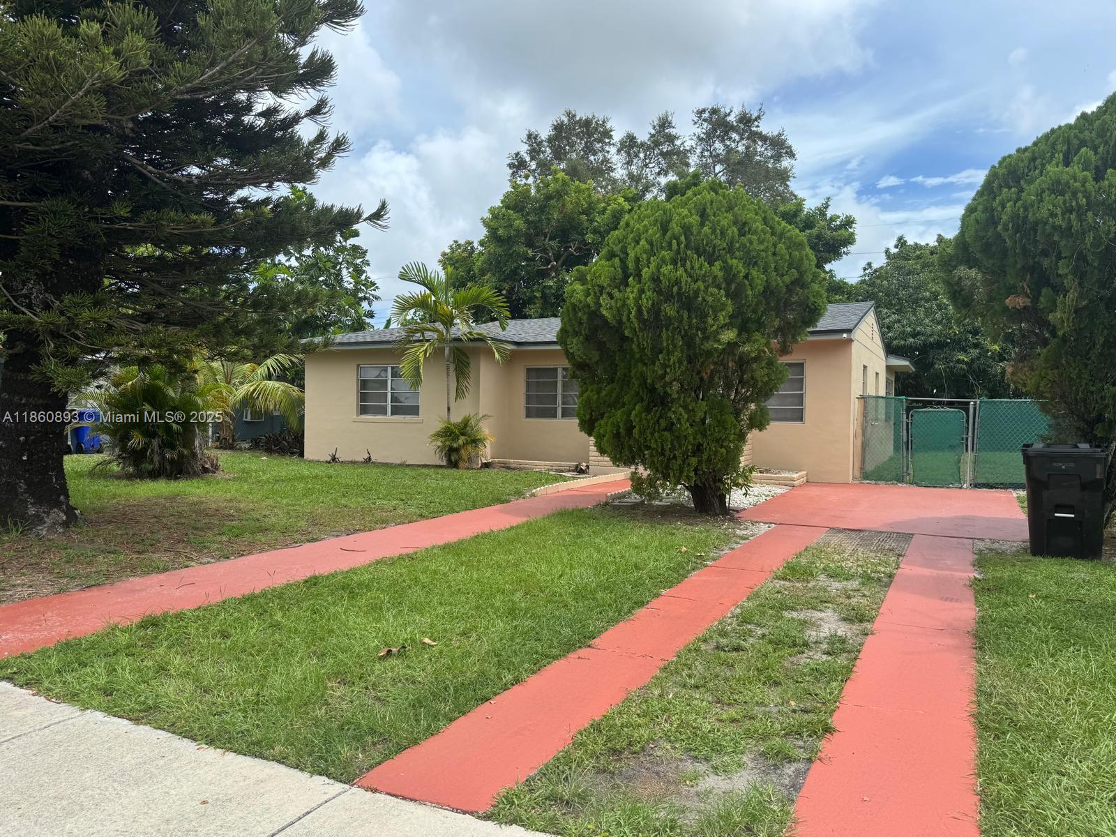 UPDATED 3 BEDROOM, 2 BATH + LARGE FENCED BACKYARD WITH A PATIO. BEAUTIFUL, SPACIOUS, CHARMING HOUSE IN A QUITE COMMUNITY. THIS FRESHLY PAINTED ** NEWER KITCHEN AND STAINLESS STEEL APPLIANCES ** LAUNDRY ROOM * BLINDS ON ALL WINDOWS**CEILING FAN, AMAZING FLOOR**