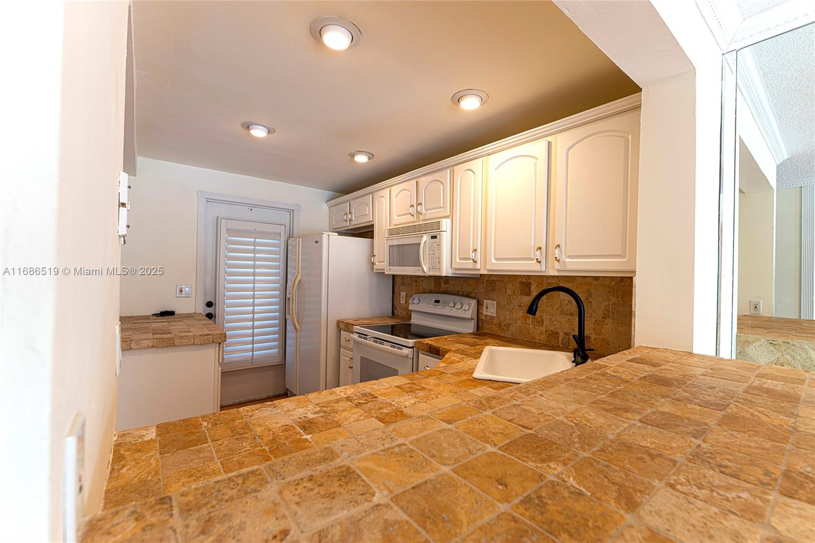 ISLE OF PARADISE CO-OP F - Residential